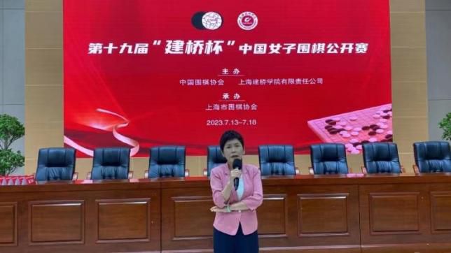 【比赛关键事件】第37分钟，利物浦右侧角球机会，阿诺德将球开向禁区，无人盯防的范迪克凌空推射将球打进，利物浦1-0谢菲尔德联队。